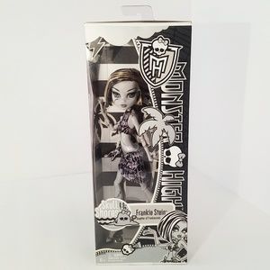 Monster High Barbie NWT, Frankie Stein